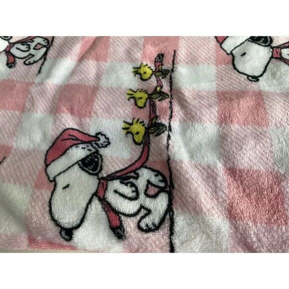 Peanuts Snoopy Woodstock Pink Holiday Throw Blanket Christmas 50 x 70” NEW - Picture 8 of 11